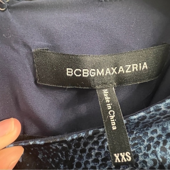 BCBGMAXAZRIA Snake Print Satin Blouse Dress Blue and Black size XXS - Picture 6 of 8